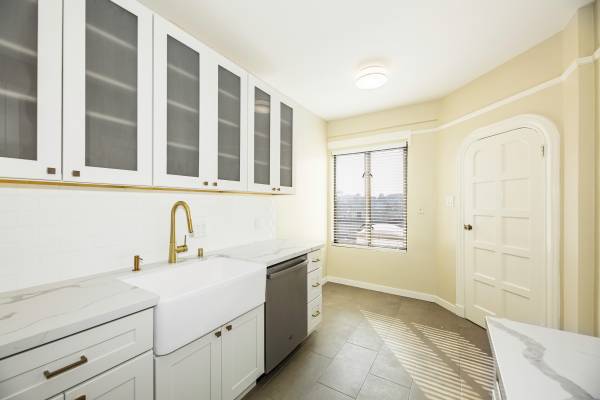 2BR/3BA Apartment on Broadway · San Francisco photo 2