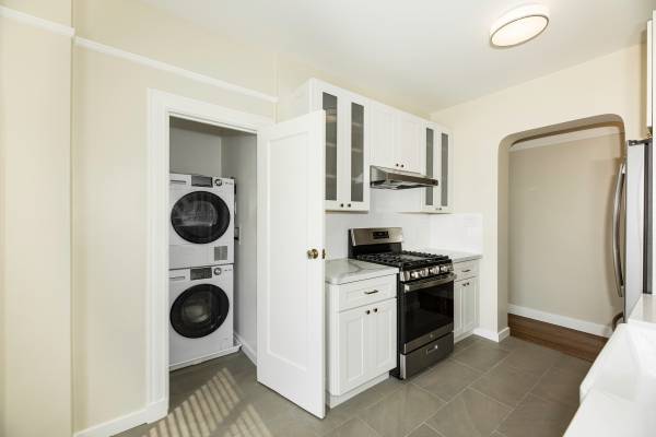2BR/3BA Apartment on Broadway · San Francisco photo 3