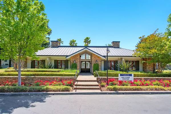 Gorgeous Studio ~ Convenient Location In East Petaluma ~ Reverse Osmosis Water photo 3
