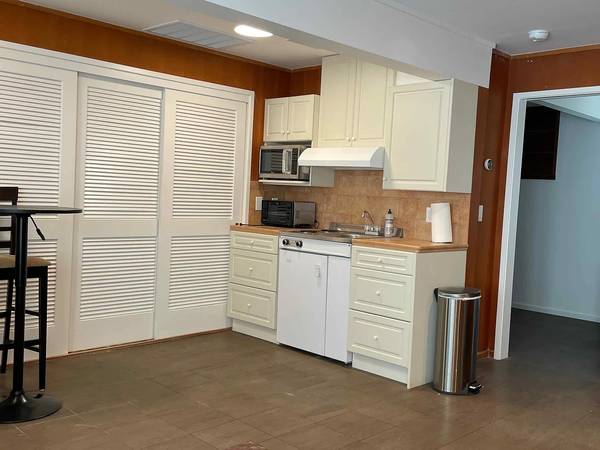 1BR/1BA In Law Adu on W Parnassus Ct · Berkeley photo 3