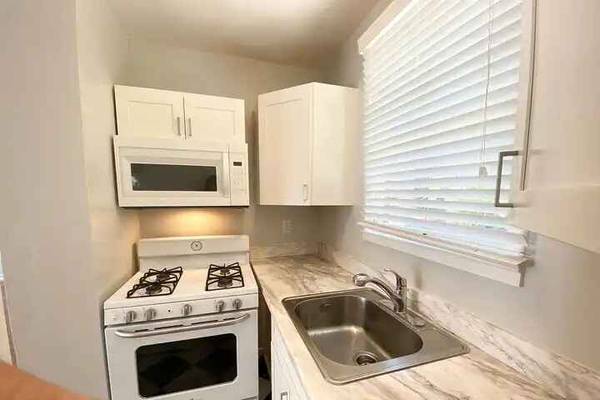 Bellevue Apartments photo 2