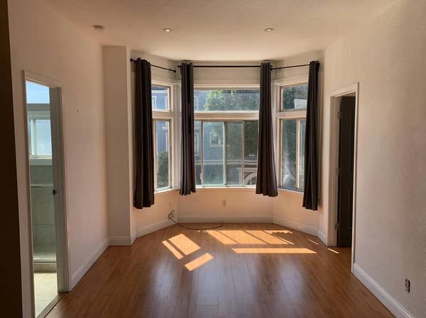 1BR/1BA Apartment · East Elmhurst photo 2
