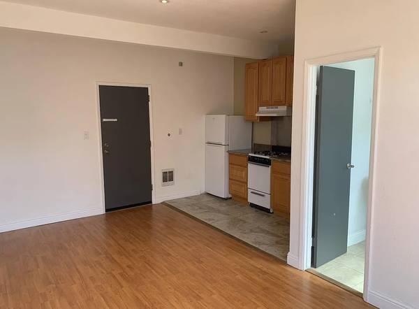 1BR/1BA Apartment · East Elmhurst photo 5