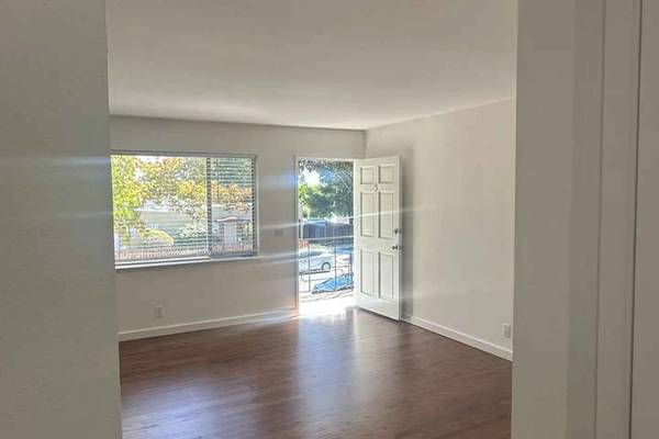 Gobar-1205 Allerton St. photo 2