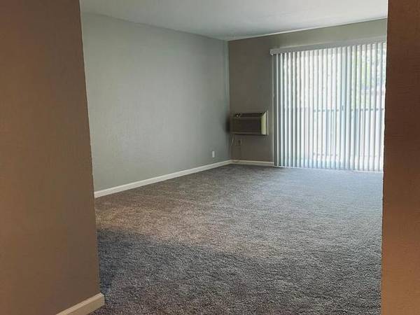 Apartments on Camelback Road · Pleasant Hill photo 4
