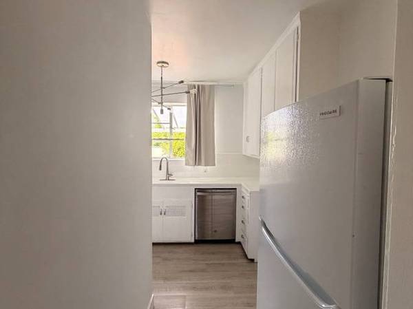 1BR/1BA Apartment · Burlingame photo 3