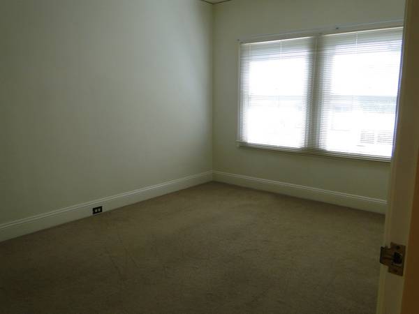 3BR/2BA Single Family House on Victoria St · San Francisco photo 3