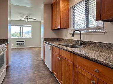 2BR/2BA Apartment on University Ave · Los Gatos photo 2