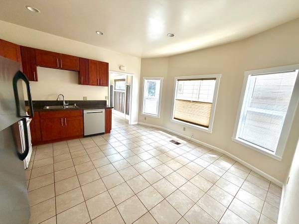 2BR/1BA Apartment on Apgar Street · Emeryville photo 2