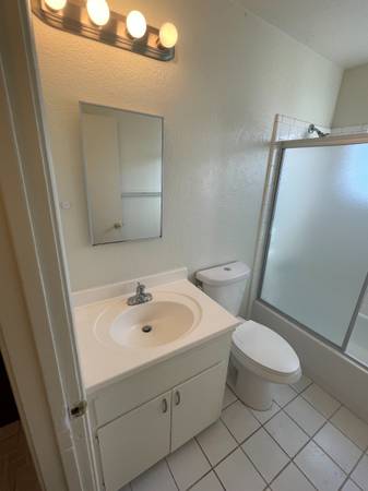 2BR/1BA Apartment on 37th Street · Emeryville photo 4