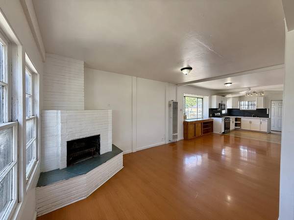 2BR/1BA Apartment on 52nd Ave · Oakland photo 3
