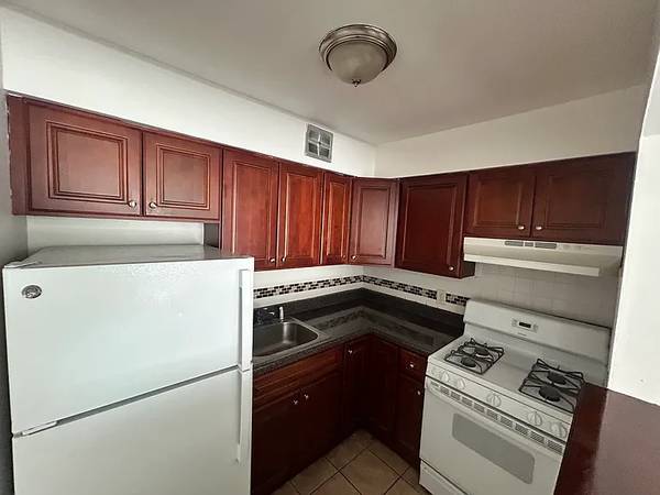925 Jones Street Apartments photo 4