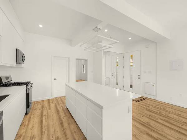 2BR/1BA Apartment · San Francisco photo 3