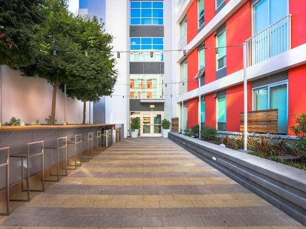 2BR/2BA Apartment on Marshall St. · Redwood City photo 3