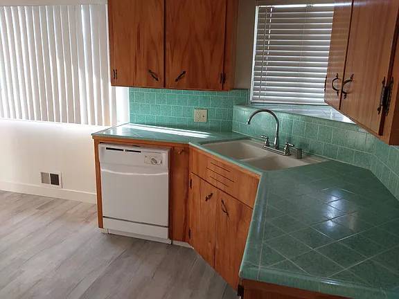 2BR/1BA Apartment · Mountain View photo 4