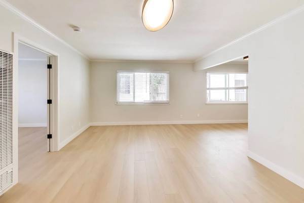 Apartments on Oak Grove Avenue Unit · Burlingame photo 3