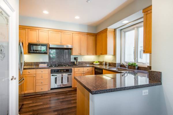 2BR/3BA Condo on Tyndall St. · Los Altos photo 4