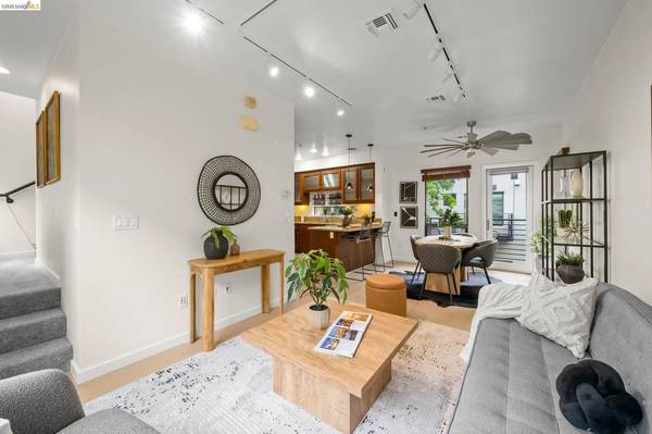 2BR/3BA Condo on Zephyr Dr · Oakland photo 2