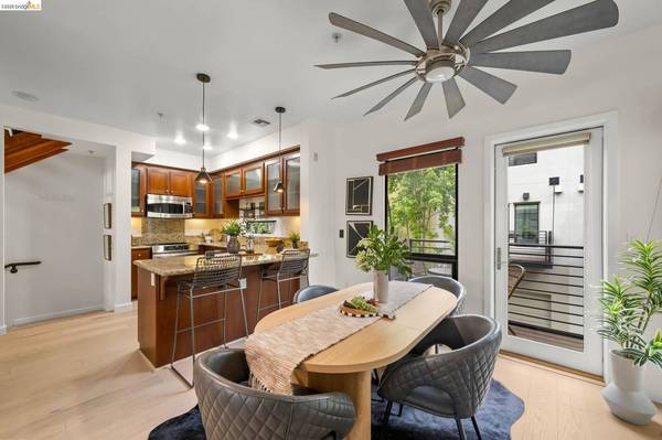 2BR/3BA Condo on Zephyr Dr · Oakland photo 5