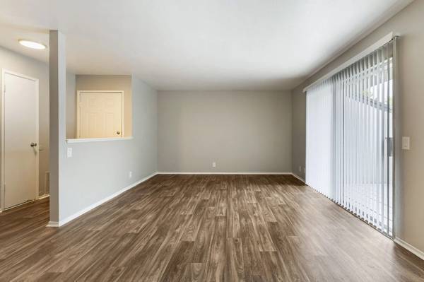 2BR/1BA Apartment · San Francisco photo 2