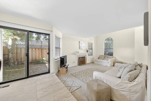 2BR/1BA Apartment · San Francisco photo 3
