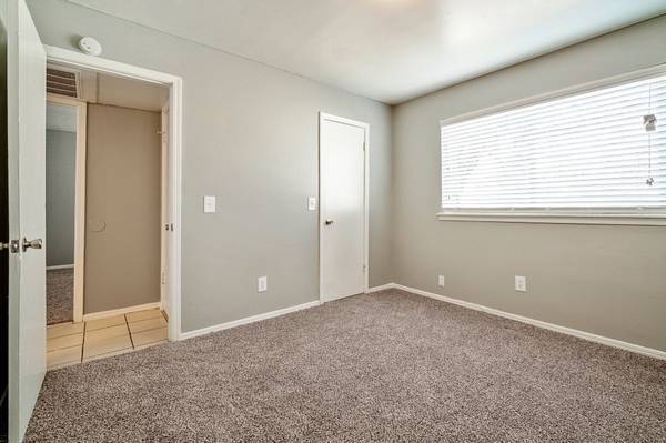 1BR/1BA Apartment on S Lombard Ave · Oak Park photo 4
