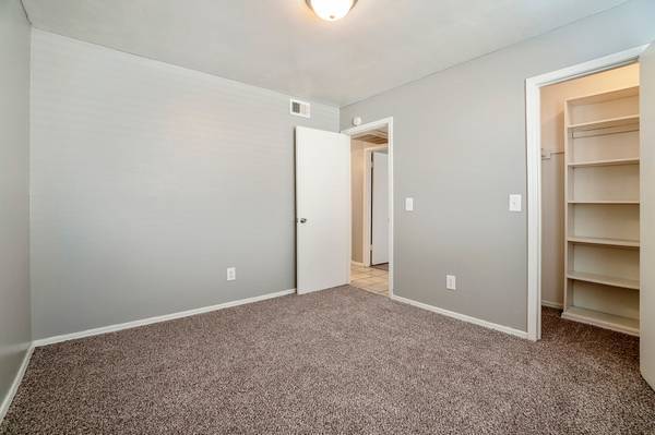 1BR/1BA Apartment on S Lombard Ave · Oak Park photo 5