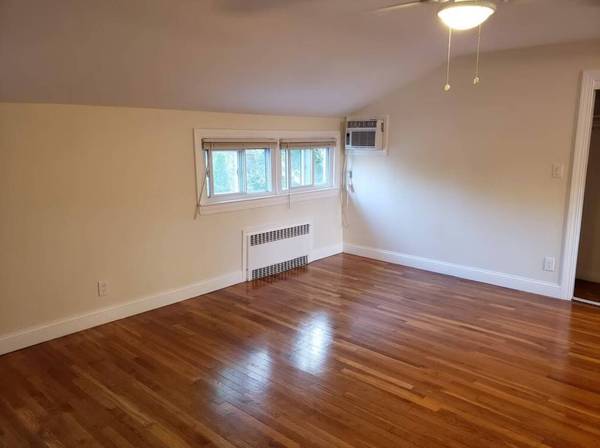 2BR/1BA Apartment · Burlingame photo 5