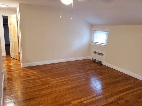 2BR/1BA Apartment · Burlingame photo 4