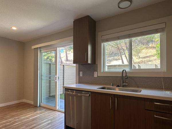 1BR/1BA Apartment · Alameda photo 3