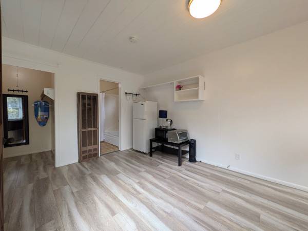 2BR/1BA Apartment · Redwood City photo 2