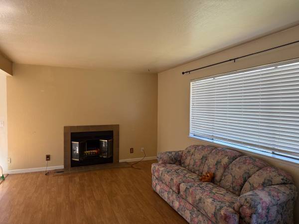 2BR/1BA Apartment · Watsonville photo 2
