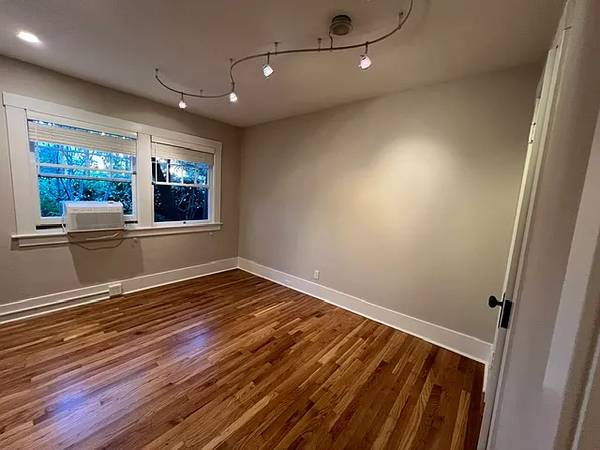 1BR/1BA Duplex on Homer Ave · Palo Alto photo 3
