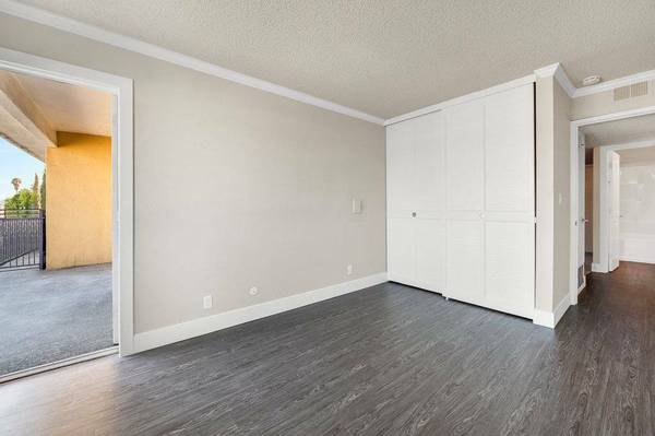 2727 Edison photo 3