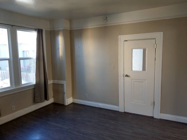 2BR/1BA Apartment · Oakland photo 3