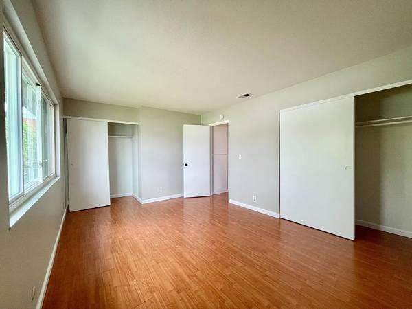 1BR/1BA Single Family House on Old County Rd · Belmont photo 2