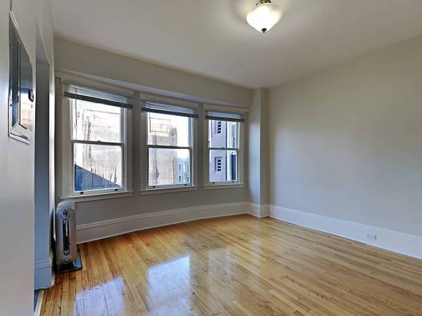 2BR/1BA Apartment · Mountain View photo 2