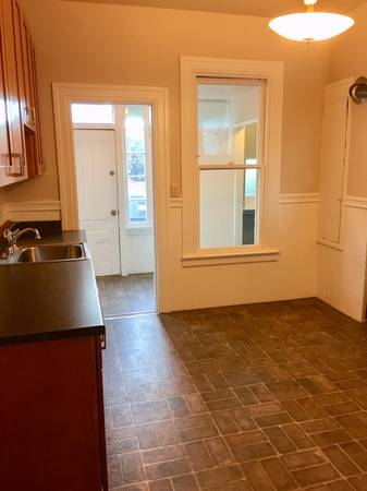 2 Bed, 1 Bath Noe Valley Flat w Office + Garden Patio photo 3