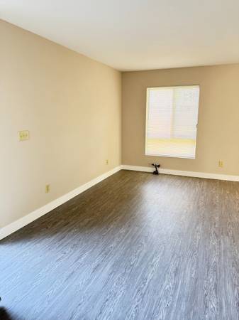 Townhouses on Memirial Dr · Hollister photo 4
