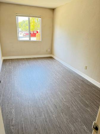 Townhouses on Memirial Dr · Hollister photo 5