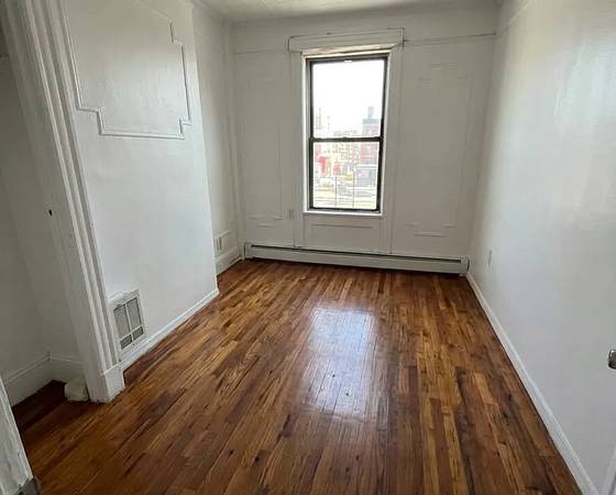 1BR/1BA Apartment · Forest Hills photo 2