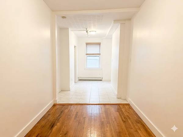 1BR/1BA Apartment · Forest Hills photo 3
