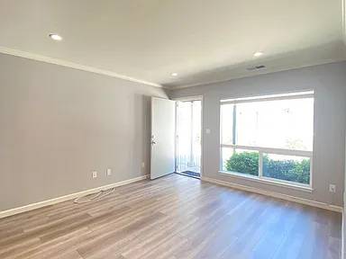Modern 2br Condo With Open Floor Plan &amp; Parking photo 2