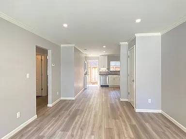 Modern 2br Condo With Open Floor Plan &amp; Parking photo 3