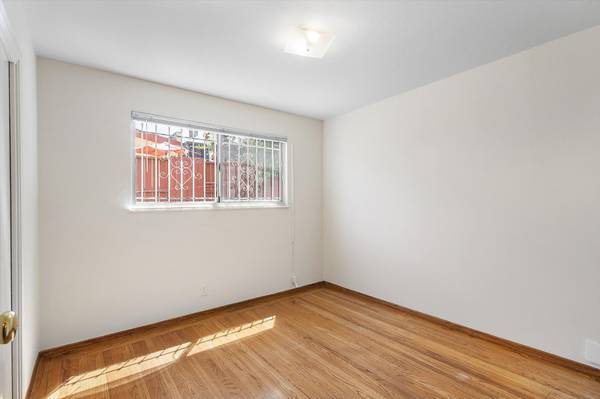 2BR/1BA Apartment on Deakin St · Berkeley photo 2