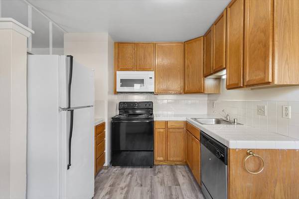 2BR/1BA Apartment on Deakin St · Berkeley photo 5