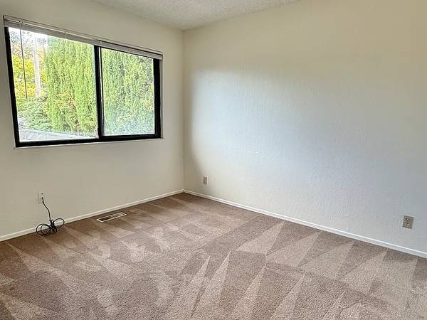 2BR/2BA Townhouse on 4th St · Novato photo 4