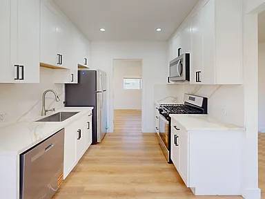 2BR/1BA Single Family House on Mokelumne Ave · Oakland photo 2