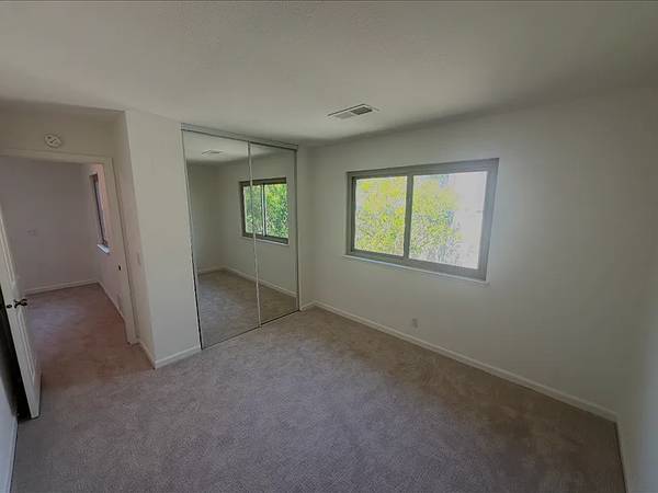 Fully Furnished 5bd/2.5ba Hillside View Home-foundation photo 5