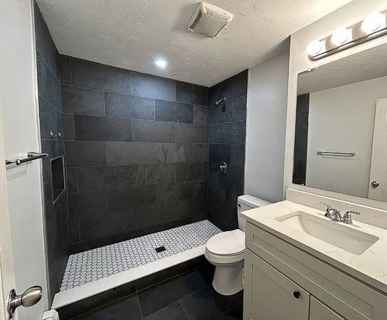 2BR/1BA Apartment · Oakland photo 3